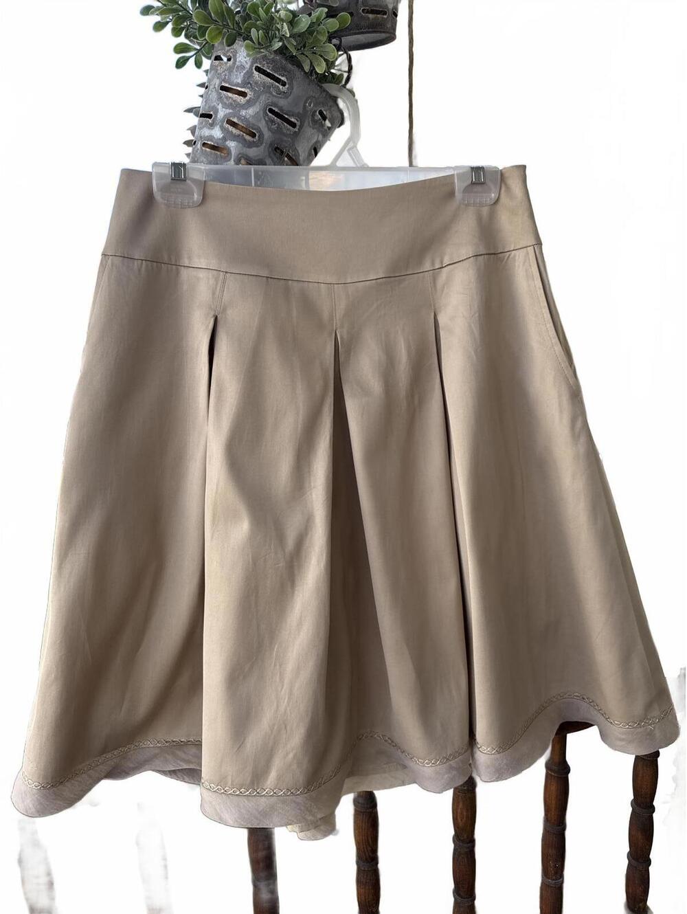 White House Black Market Beige Pleated Skirt Size 8